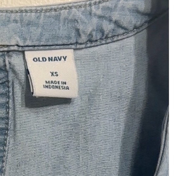 Old Navy Chambray Tank Top Sleeveless V Neck‎ Casual Blue XS - Picture 2 of 8